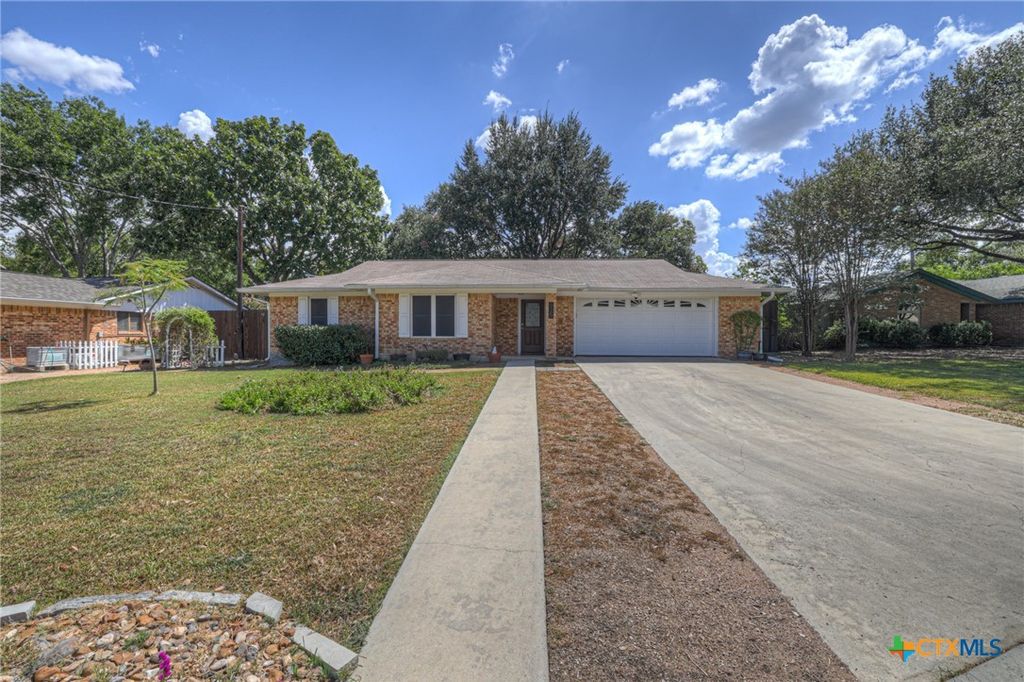 925 Lazy Trail, New Braunfels, TX 78130