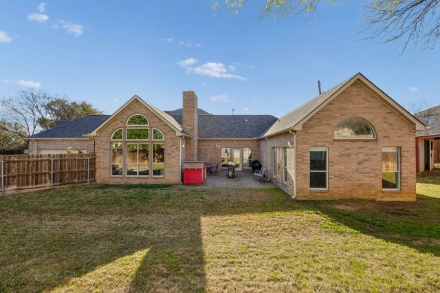 403 Hideaway Court, Euless, TX 76039