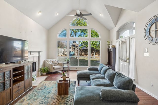 403 Hideaway Court, Euless, TX 76039