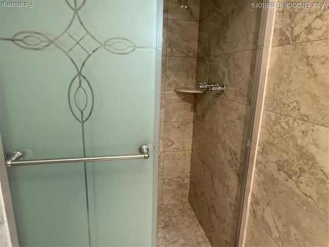 6670 Maple Lakes Drive, West Bloomfield, MI 48322