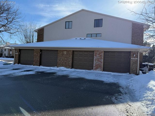 6670 Maple Lakes Drive, West Bloomfield, MI 48322