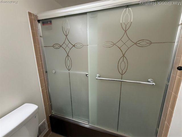 6670 Maple Lakes Drive, West Bloomfield, MI 48322