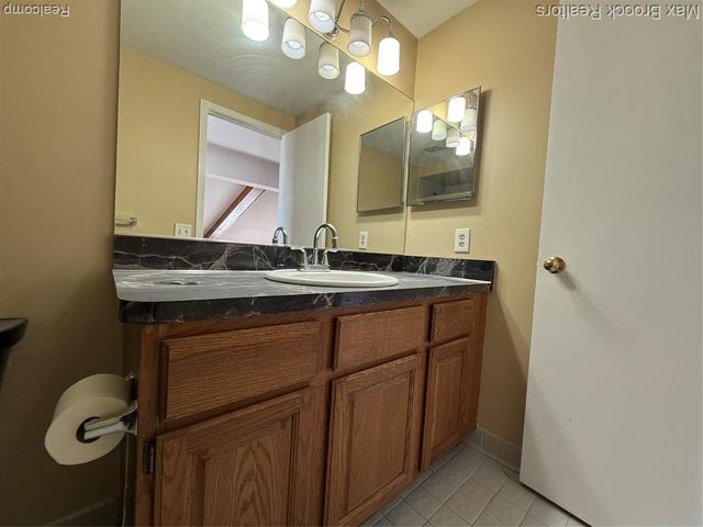 6670 Maple Lakes Drive, West Bloomfield, MI 48322