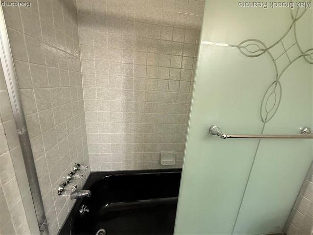 6670 Maple Lakes Drive, West Bloomfield, MI 48322