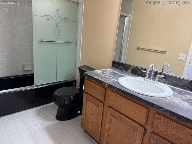 6670 Maple Lakes Drive, West Bloomfield, MI 48322