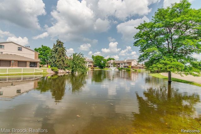6670 Maple Lakes Drive, West Bloomfield, MI 48322