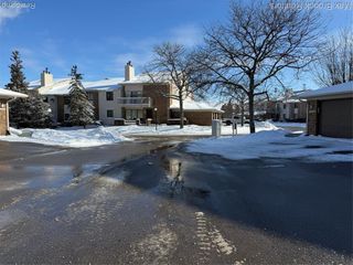 6670 Maple Lakes Drive, West Bloomfield, MI 48322