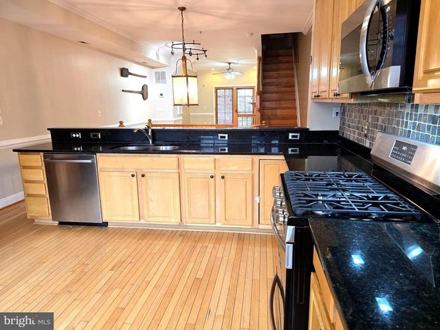 704 S BOND ST, Baltimore, MD 21231