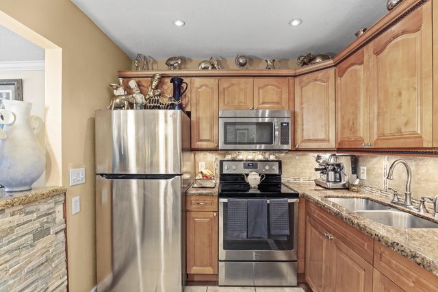 3100 Springdale Boulevard 308, Palm Springs, FL 33461