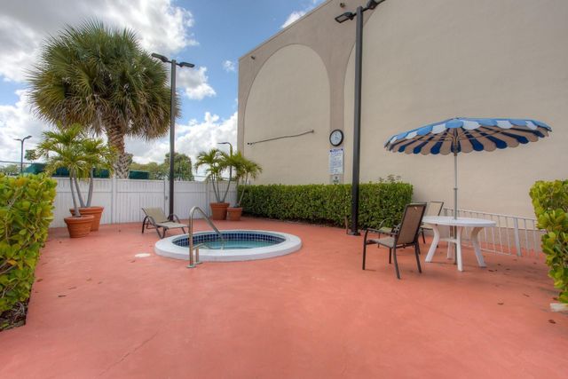 16686 GOLFVIEW Drive, Weston, FL 33326