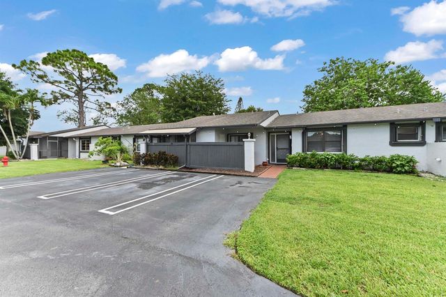 84 Conaskonk Circle, Royal Palm Beach, FL 33411