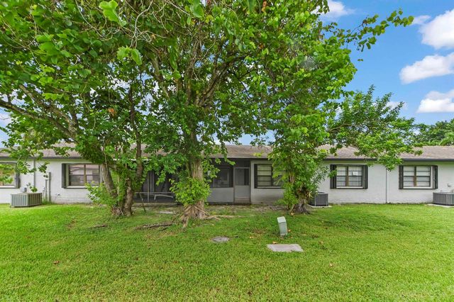 84 Conaskonk Circle, Royal Palm Beach, FL 33411