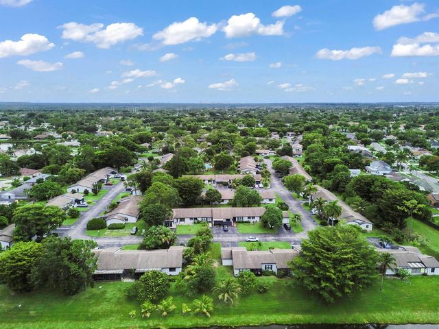 84 Conaskonk Circle, Royal Palm Beach, FL 33411