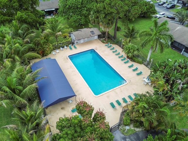 84 Conaskonk Circle, Royal Palm Beach, FL 33411