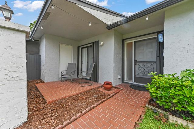 84 Conaskonk Circle, Royal Palm Beach, FL 33411
