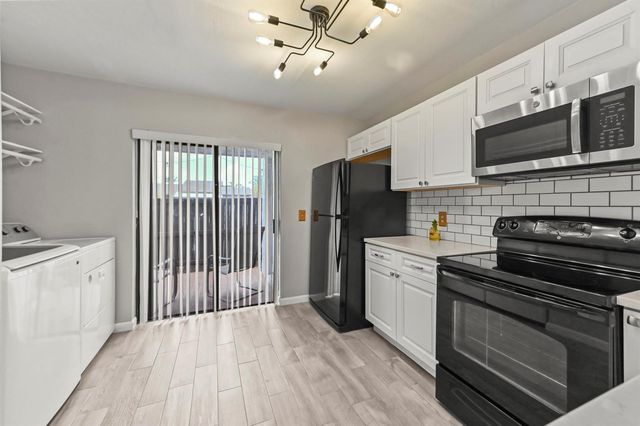 84 Conaskonk Circle, Royal Palm Beach, FL 33411