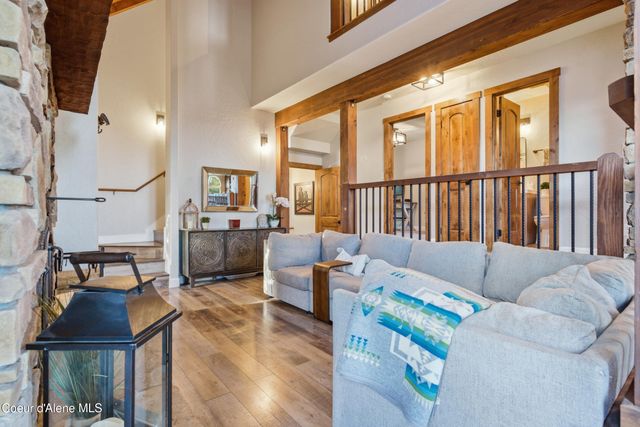 101 Spring View LN, Sagle, ID 83860