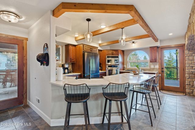 101 Spring View LN, Sagle, ID 83860