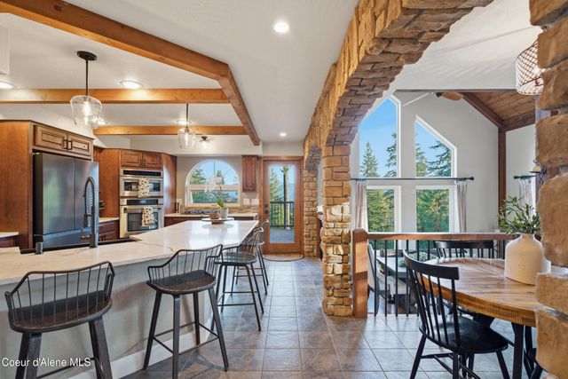 101 Spring View LN, Sagle, ID 83860