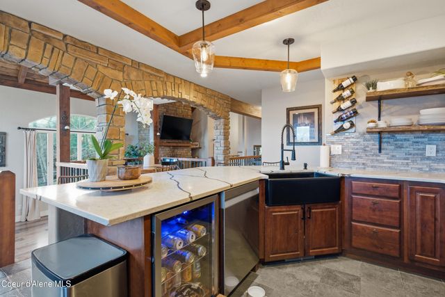 101 Spring View LN, Sagle, ID 83860