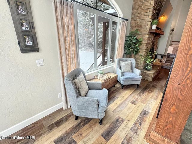 101 Spring View LN, Sagle, ID 83860