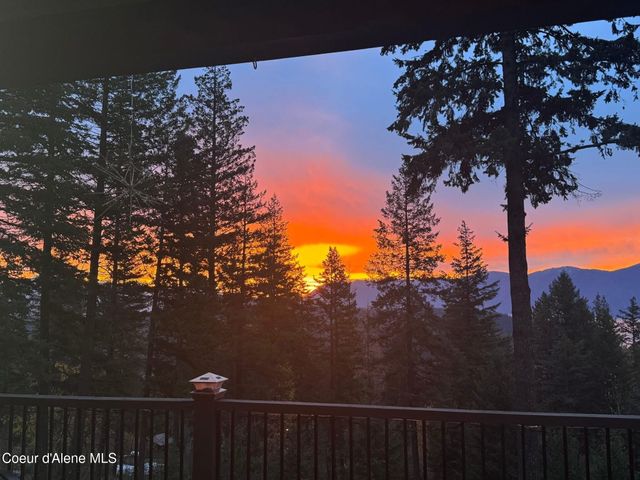 101 Spring View LN, Sagle, ID 83860