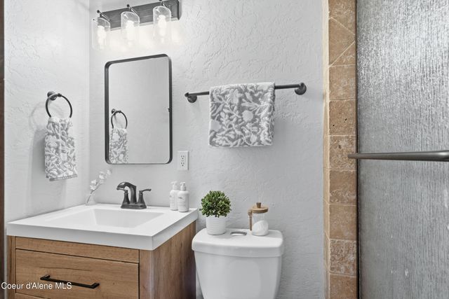 101 Spring View LN, Sagle, ID 83860