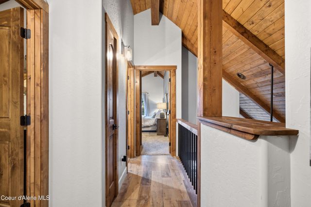 101 Spring View LN, Sagle, ID 83860