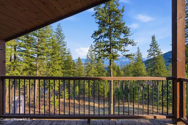 101 Spring View LN, Sagle, ID 83860