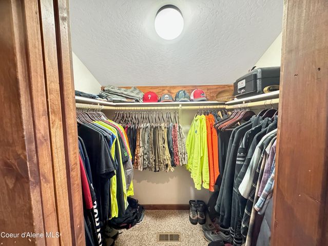 101 Spring View LN, Sagle, ID 83860