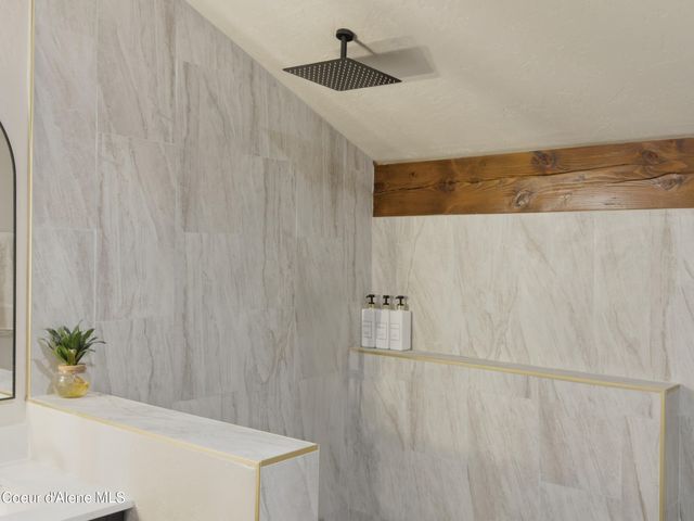 101 Spring View LN, Sagle, ID 83860