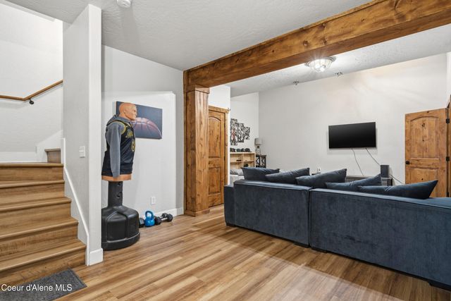 101 Spring View LN, Sagle, ID 83860