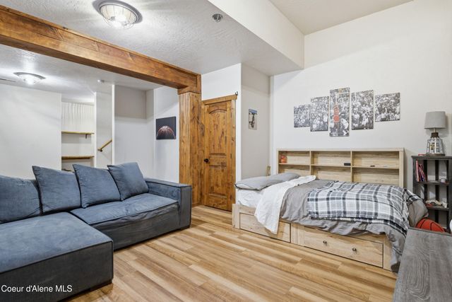 101 Spring View LN, Sagle, ID 83860