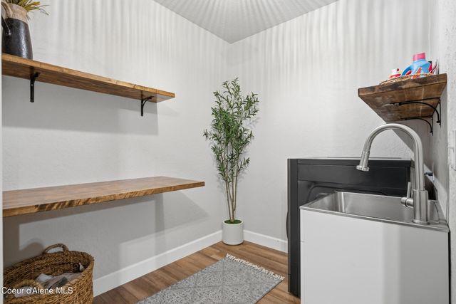 101 Spring View LN, Sagle, ID 83860