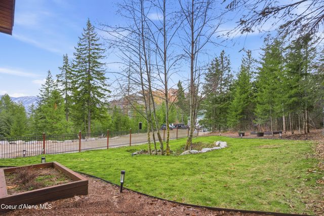 101 Spring View LN, Sagle, ID 83860