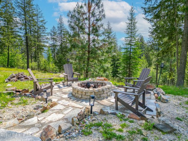 101 Spring View LN, Sagle, ID 83860