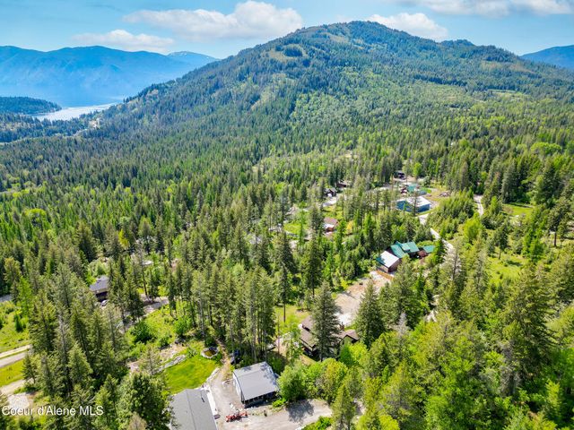 101 Spring View LN, Sagle, ID 83860