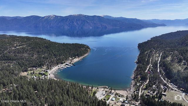 101 Spring View LN, Sagle, ID 83860