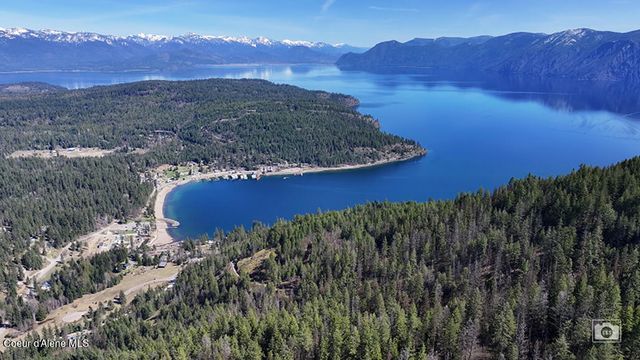 101 Spring View LN, Sagle, ID 83860