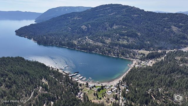 101 Spring View LN, Sagle, ID 83860