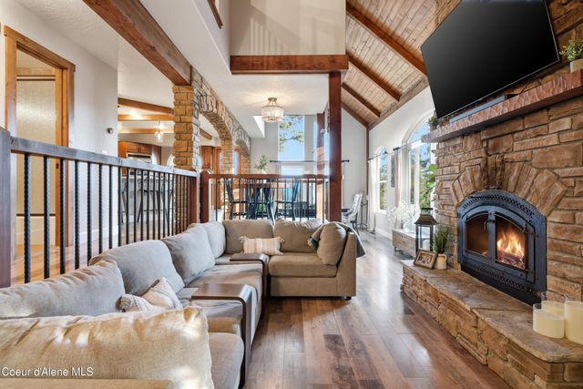 101 Spring View LN, Sagle, ID 83860