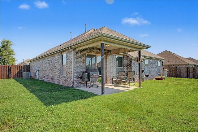 250 Genoa Way, Centerton, AR 72719