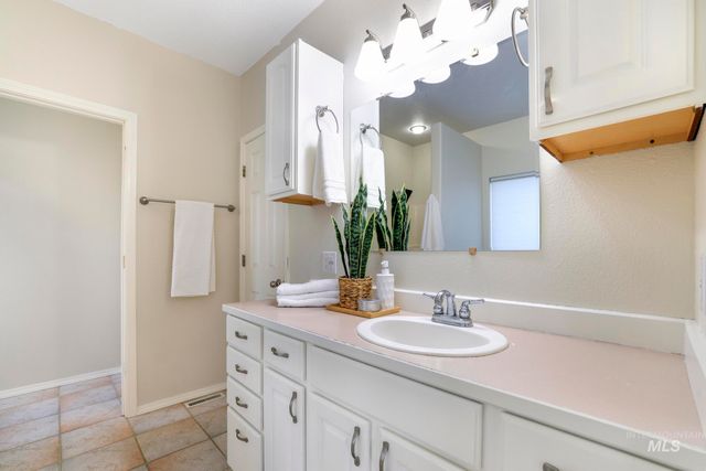 2560 Spruceridge Cir, Twin Falls, ID 83301