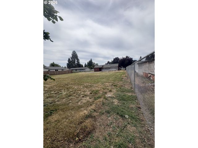 1235 JAY St, Eugene, OR 97402