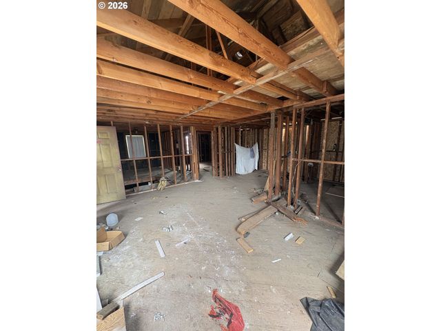 1235 JAY St, Eugene, OR 97402