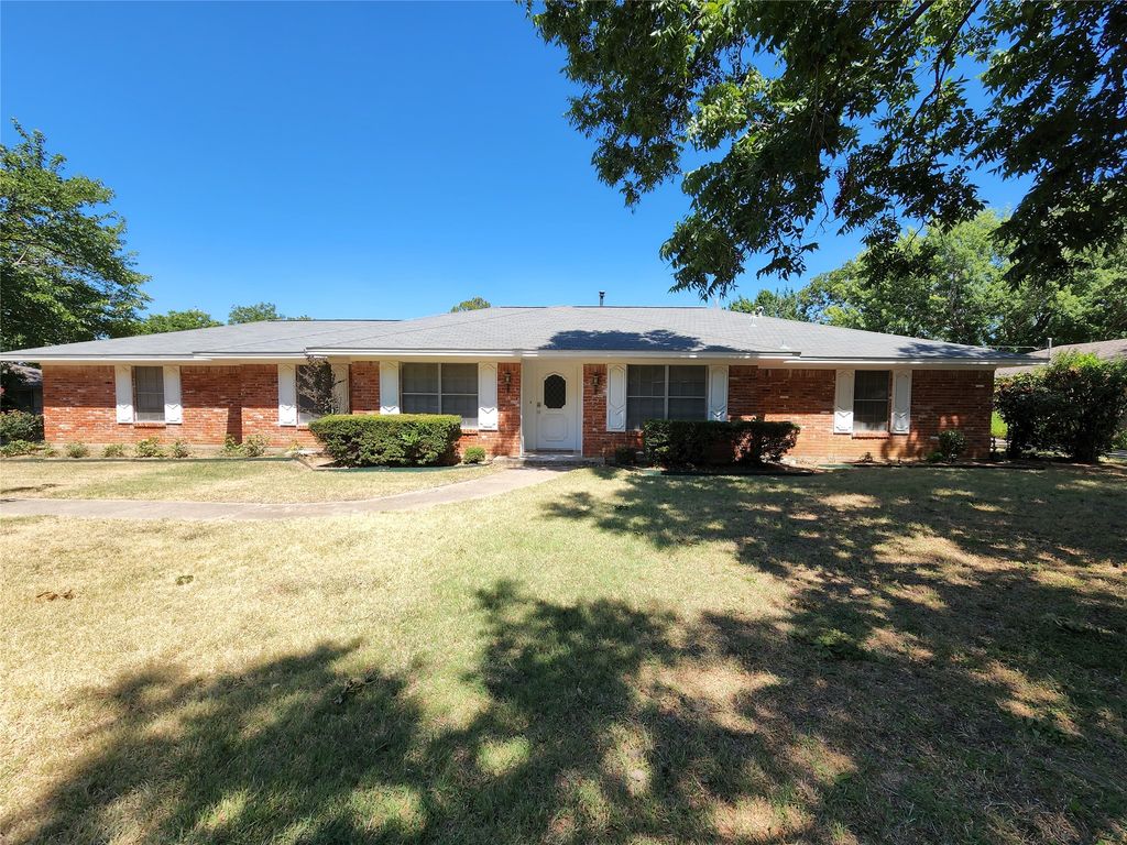 2604 Buckingham Drive, Denton, TX 76209