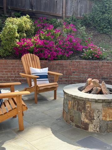 391 Elm Ave, Larkspur, CA 94939