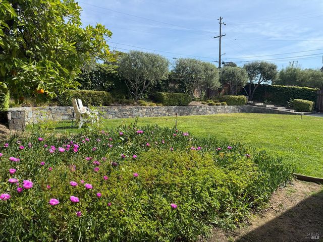 391 Elm Ave, Larkspur, CA 94939