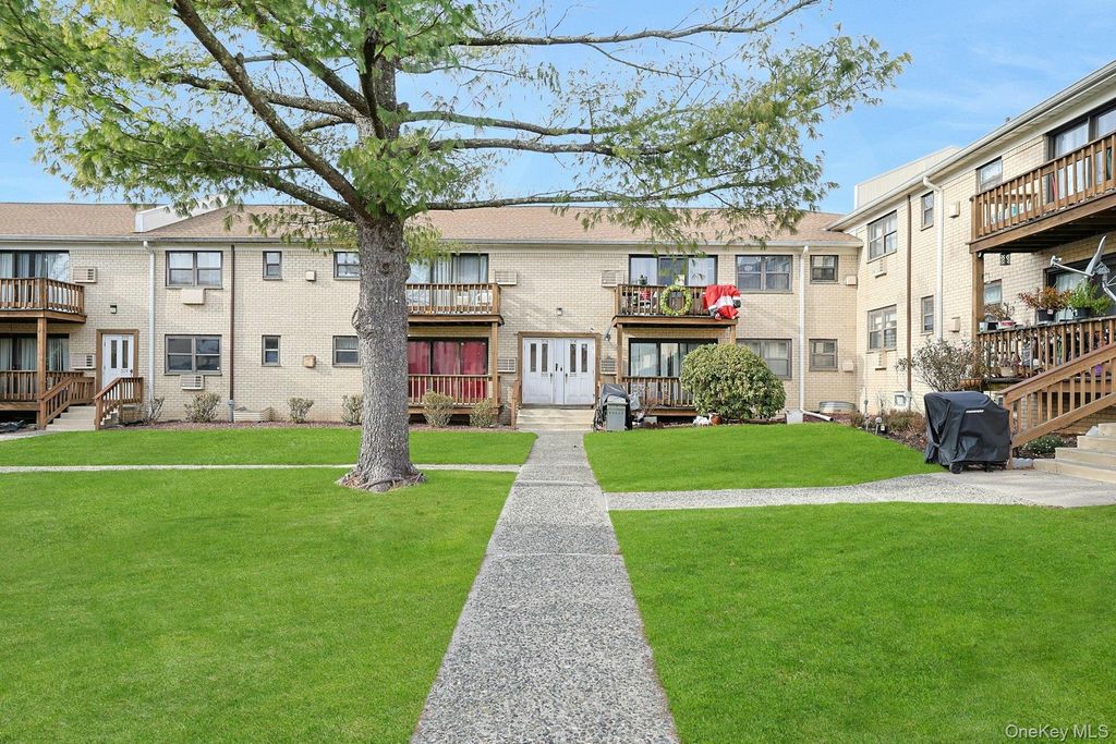 205 Sneden Place W 205, Spring Valley, NY 10977 — exterior
