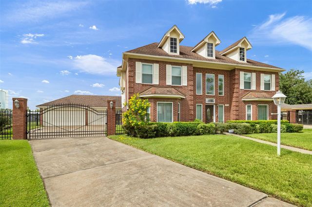 9718 Deverell Drive, Sugar Land, TX 77498